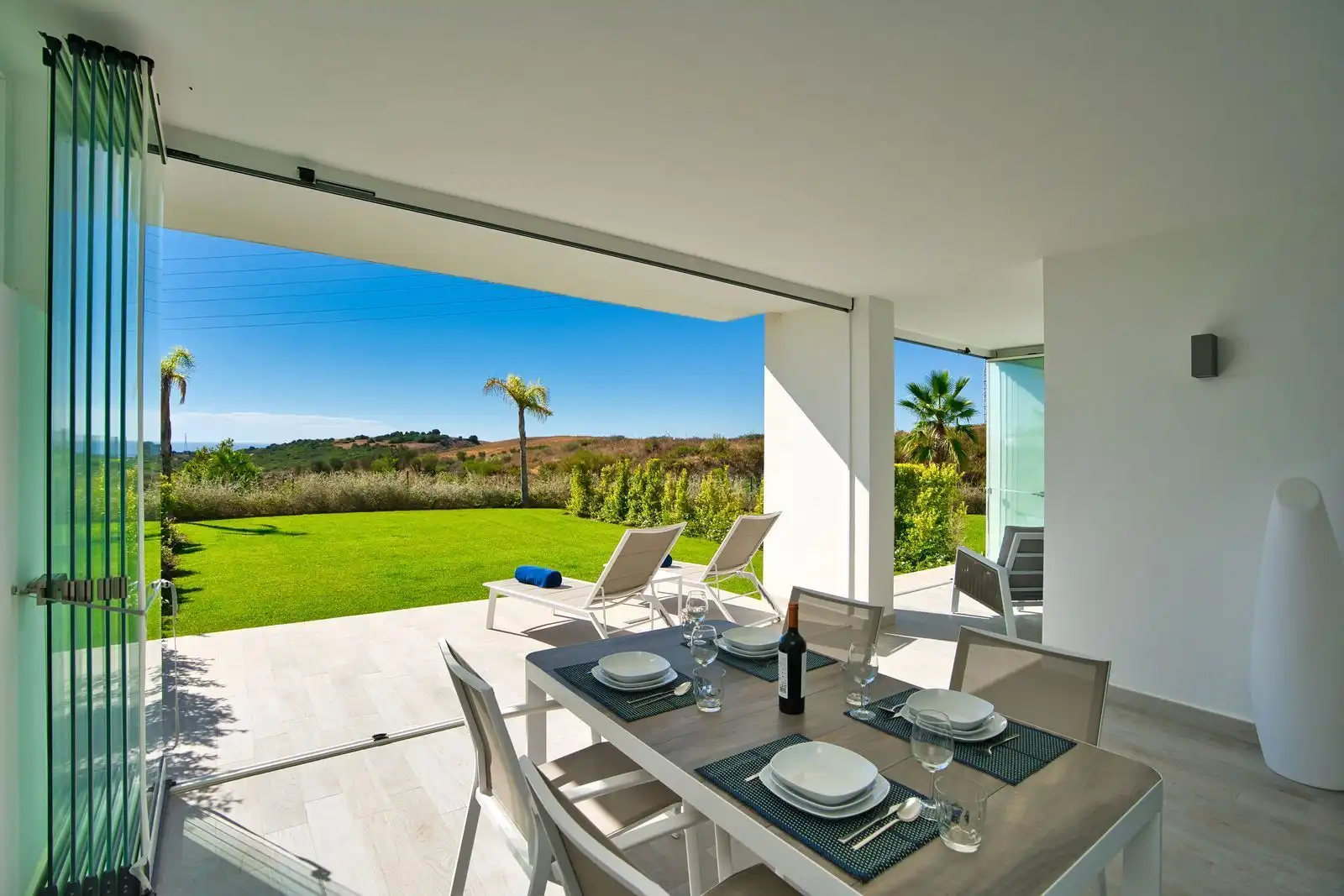 Terrasse von Wohnungen zum Verkauf in Estepona mit Abstellraum, Möbliert und Gemeinschaftspool