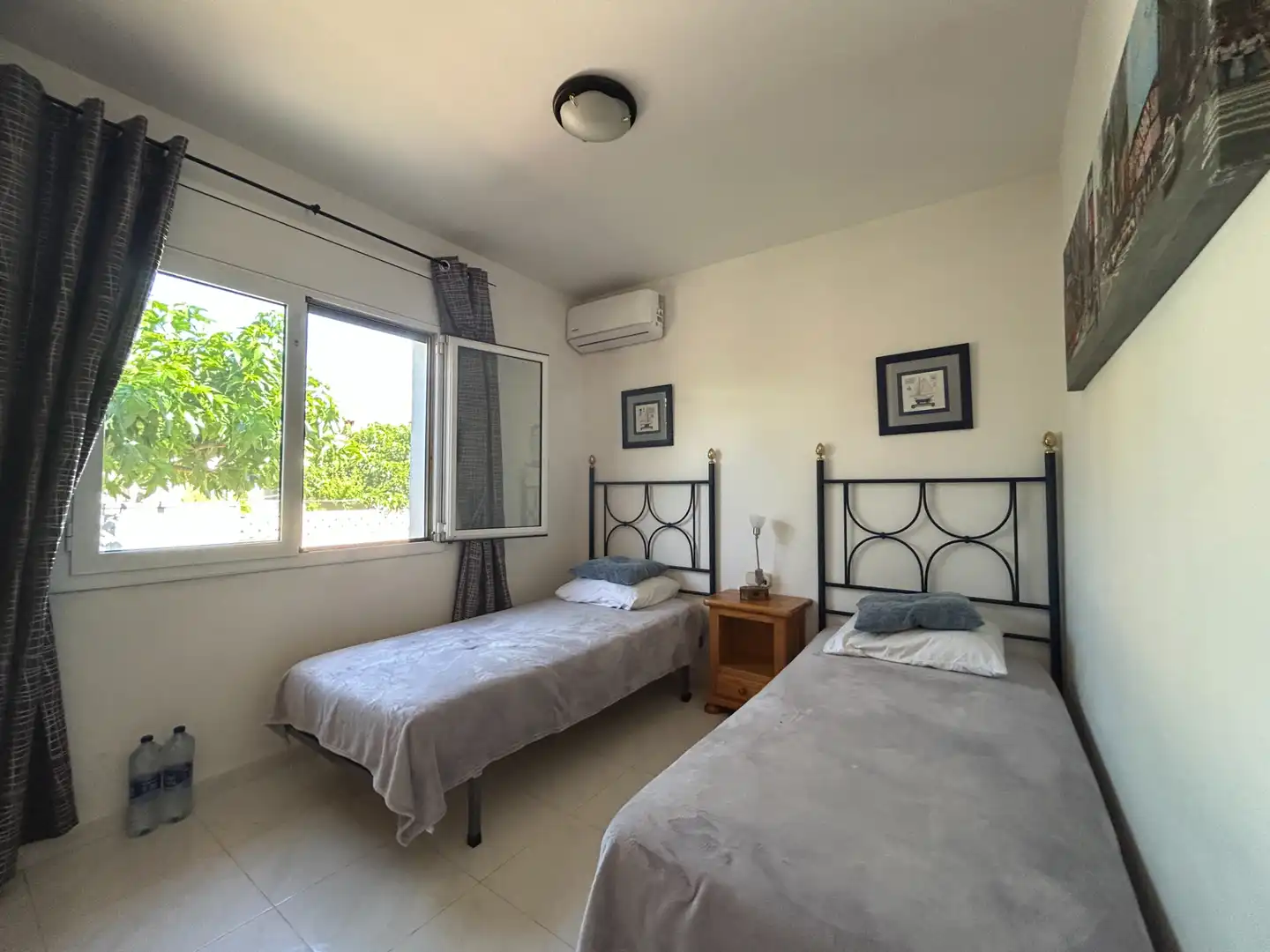 Habitación de Casa adosada en venta en Torroella de Fluvià con Aire acondicionado, Calefacción y Jardín privado