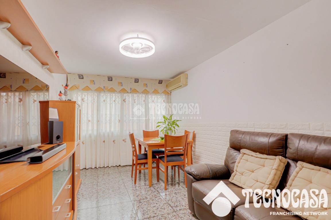 Sala d'estar de Pis en venda en Badalona amb Aire condicionat