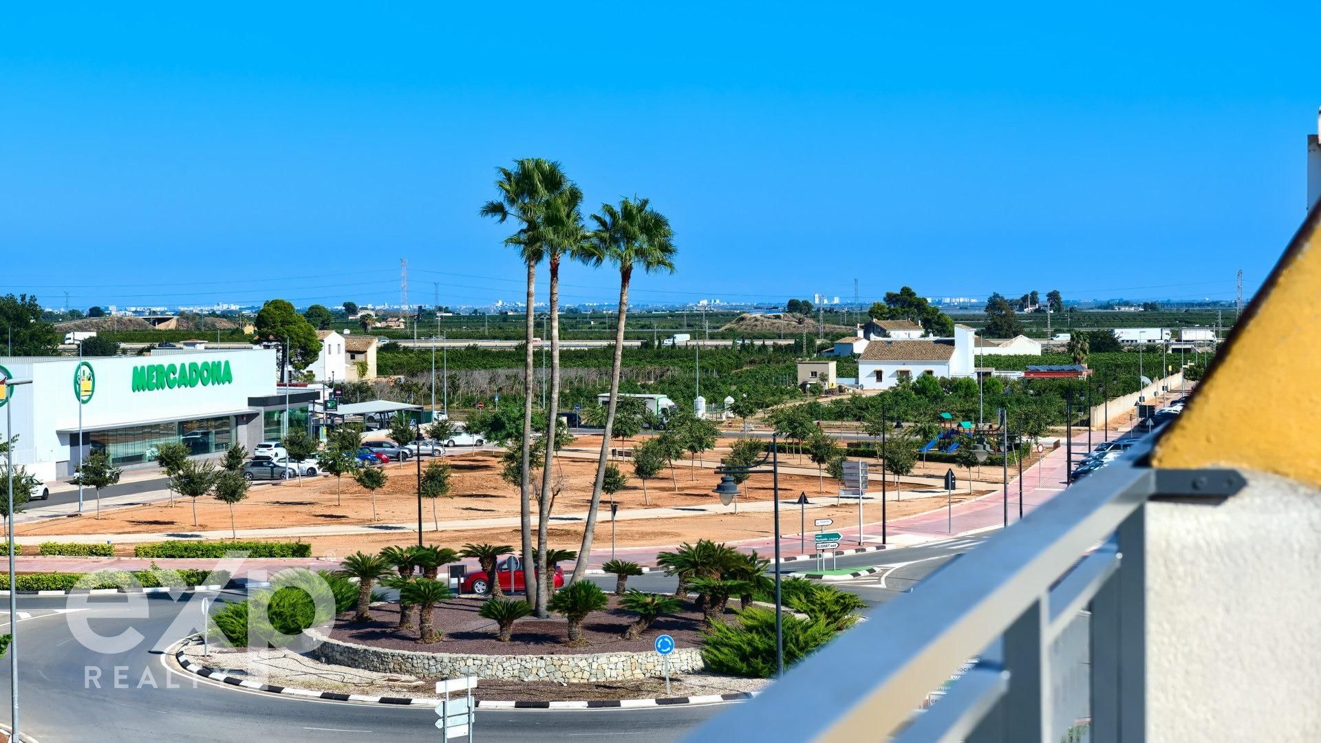 Vista exterior de Àtic en venda en Alginet amb Aire condicionat, Terrassa i Traster