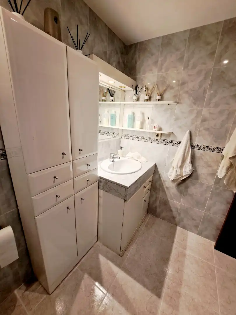 Badezimmer von Wohnung zum Verkauf in Mataró mit Klimaanlage, Heizung und Ofen