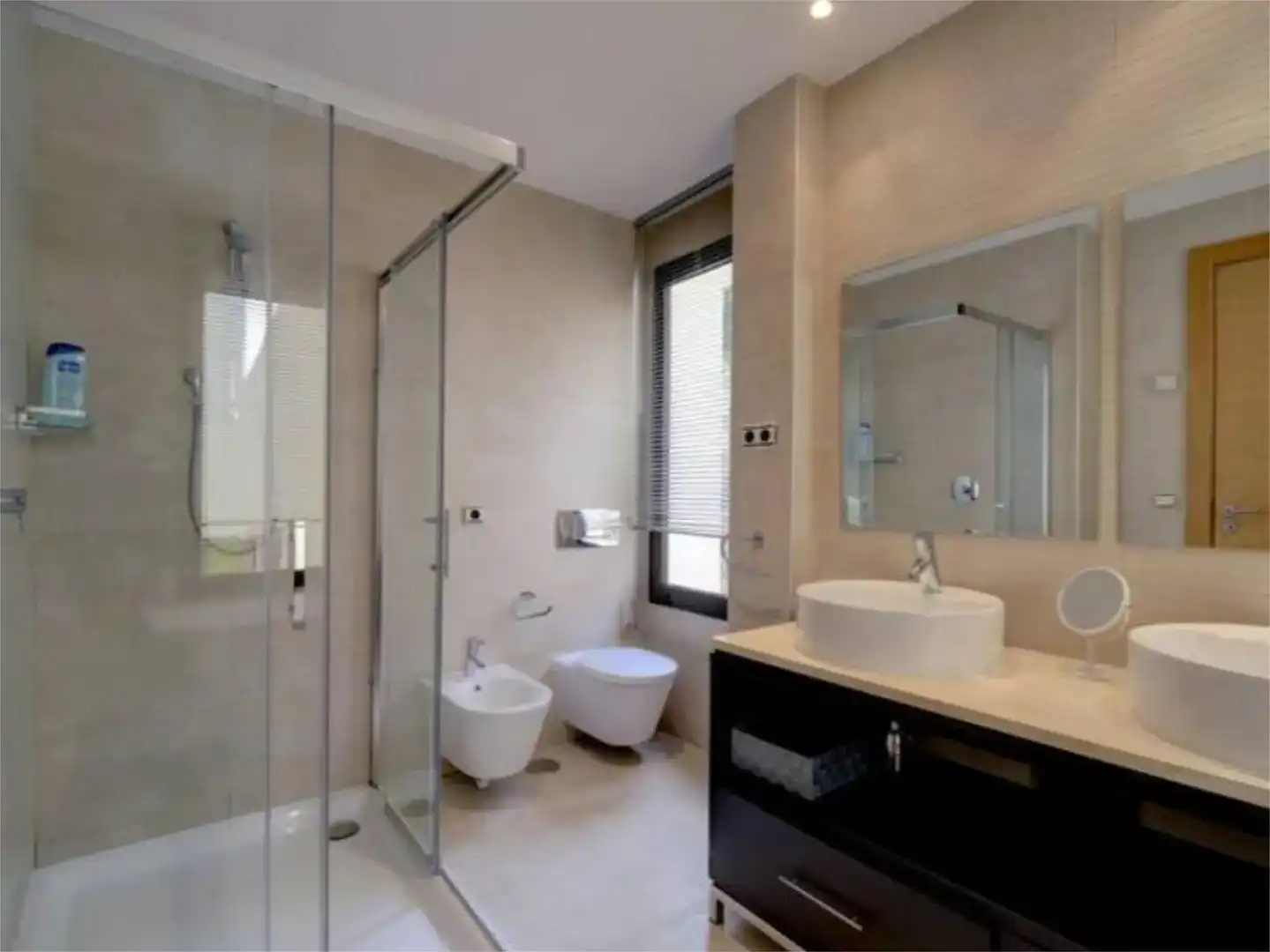 Badezimmer von Wohnung zur Miete in Marbella mit Klimaanlage, Schwimmbad und Balkon