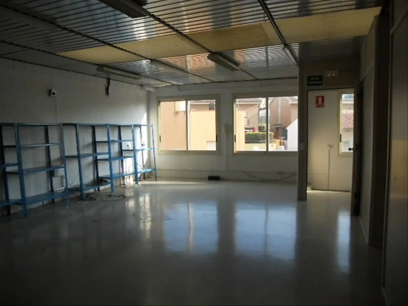 Fabrikhallen zur Miete in Teià