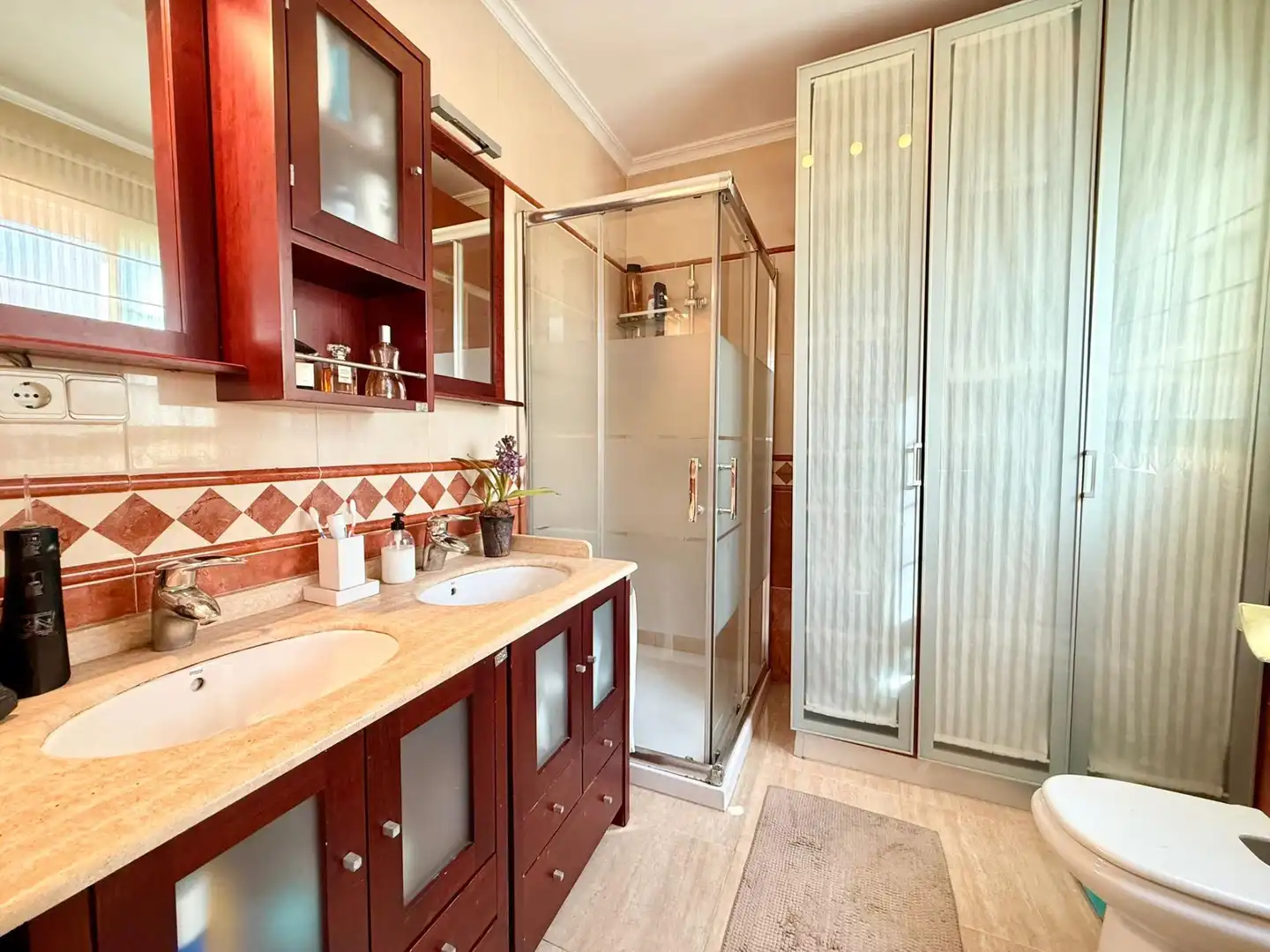 Bathroom of Detached homes for sale in Roquetas de Mar  with Air Conditioner, Balcony and Community pool