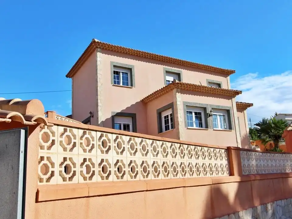 Villa con piscina in vendita a Carrió - La Merced - Los Pinos, imagen 3