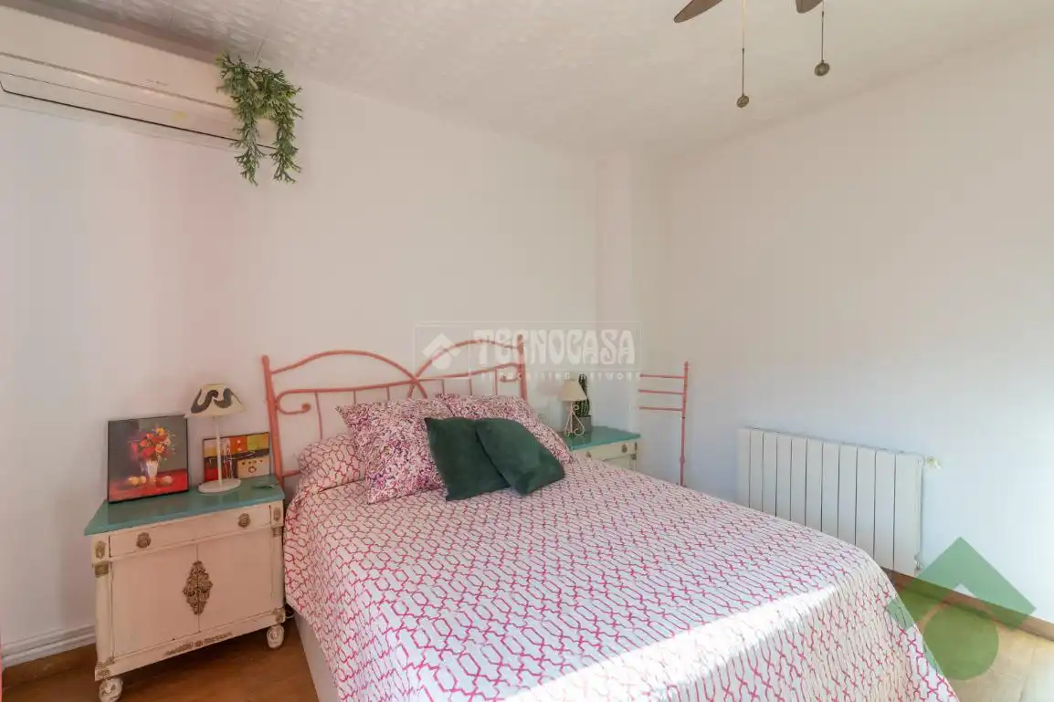 Habitación de Ático en venta en Granada con Aire acondicionado y Terraza
