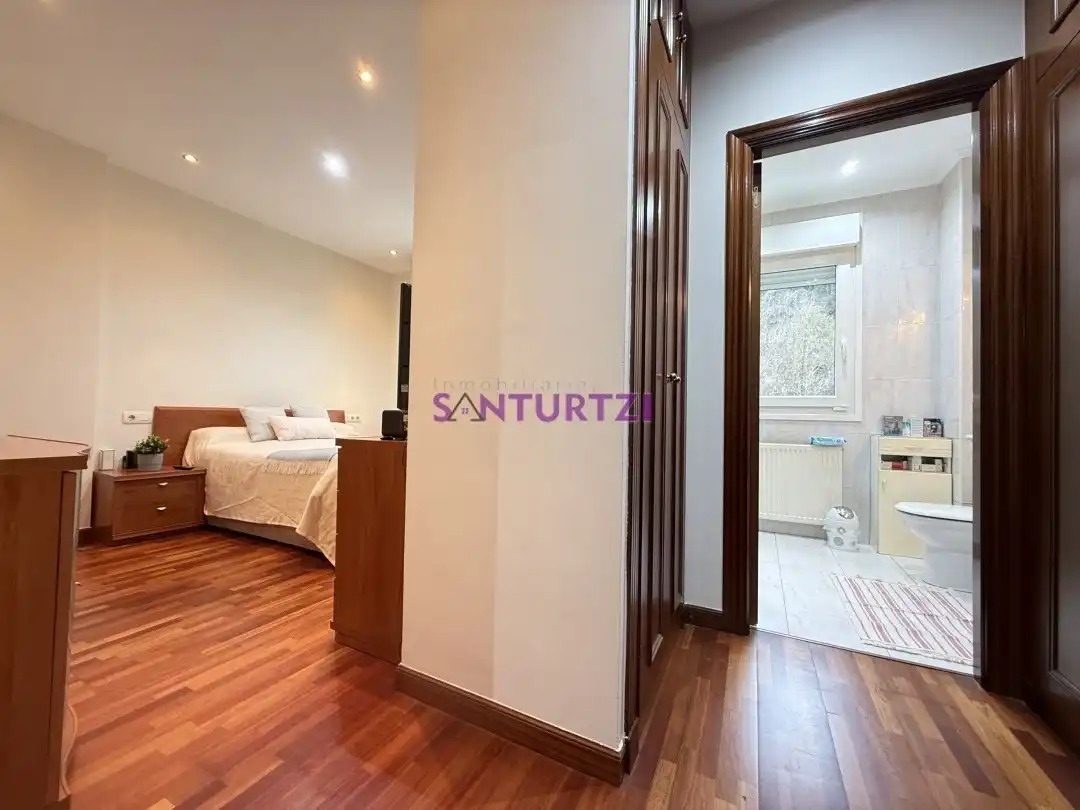 Bedroom of Detached homes for sale in Castro-Urdiales  with Heating, Terrace and Furnished