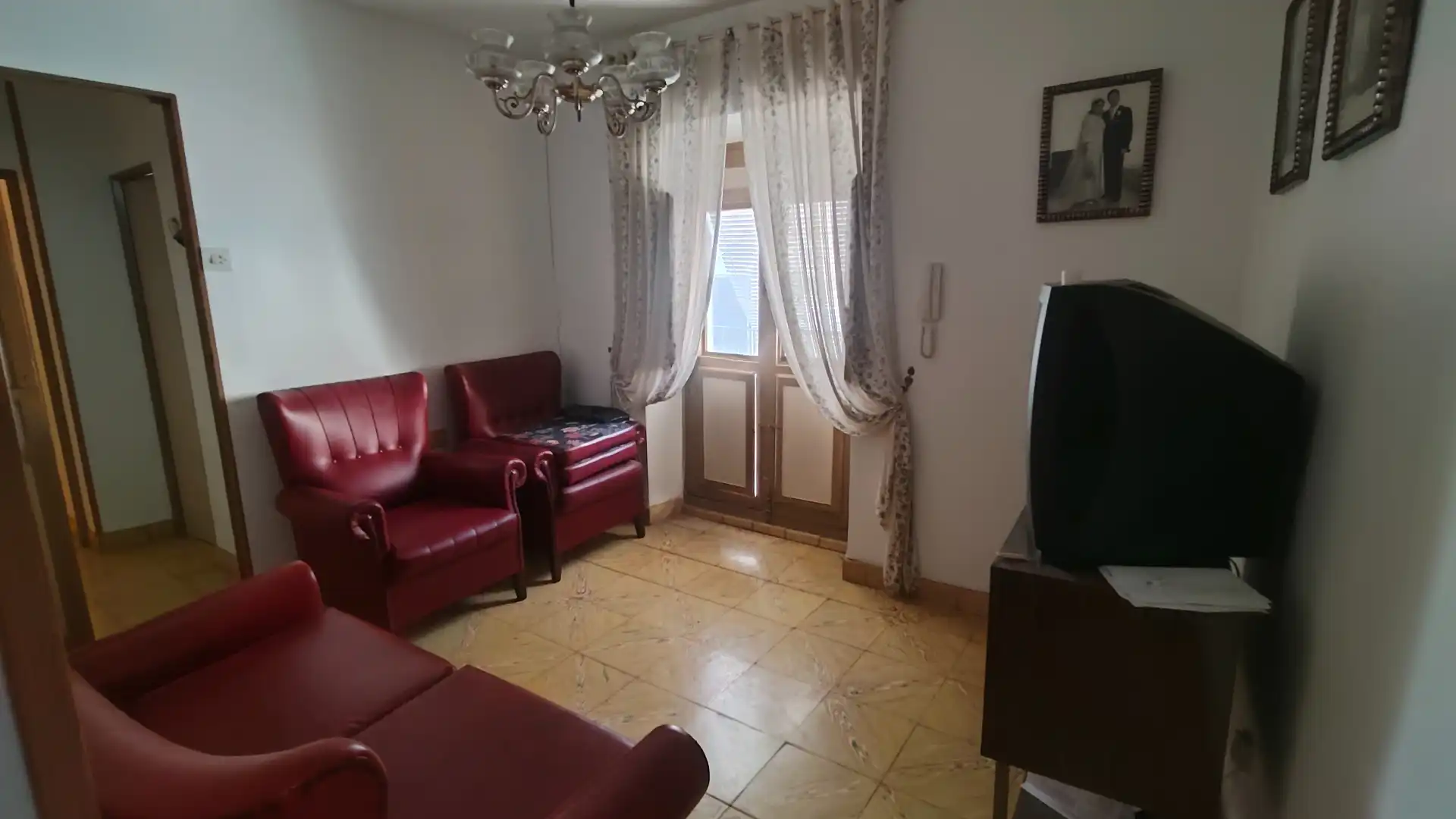 Sala d'estar de Casa o xalet en venda en Baza amb Moblat