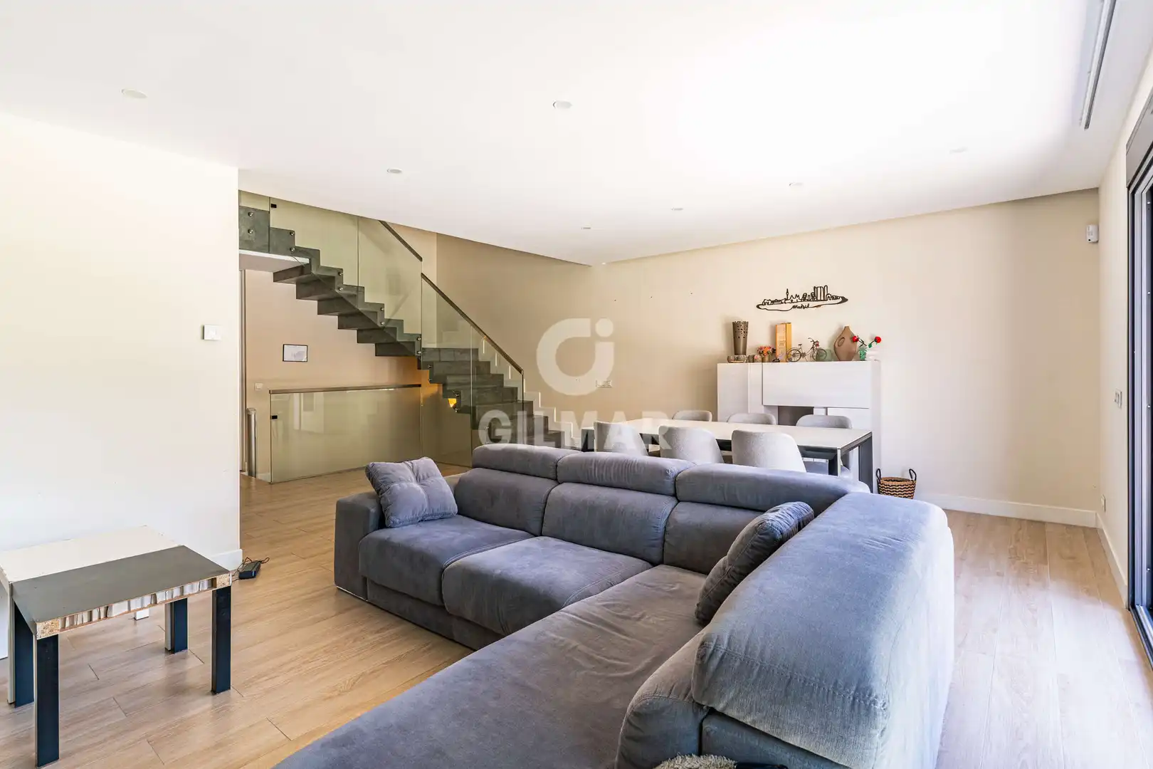 Sala d'estar de Casa o xalet en venda en Parla amb Calefacció, Jardí privat i Piscina