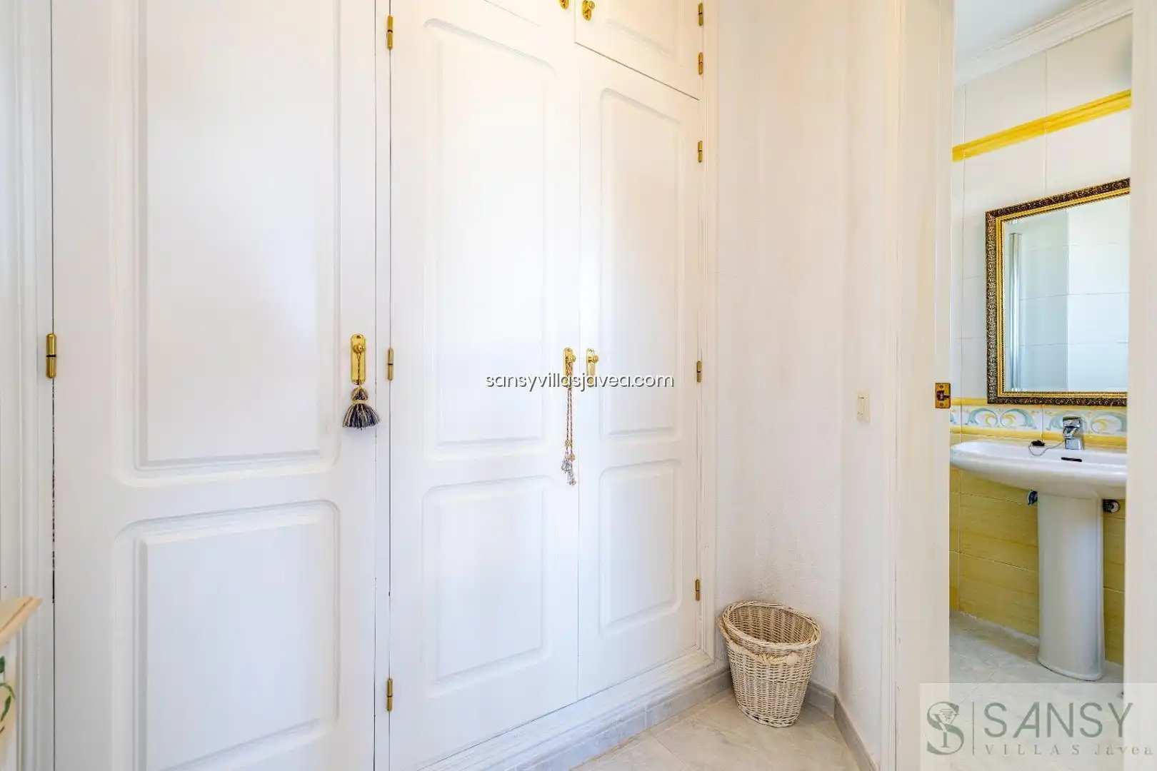 Houses for sale in Jávea / Xàbia  with Air Conditioner and Storage room