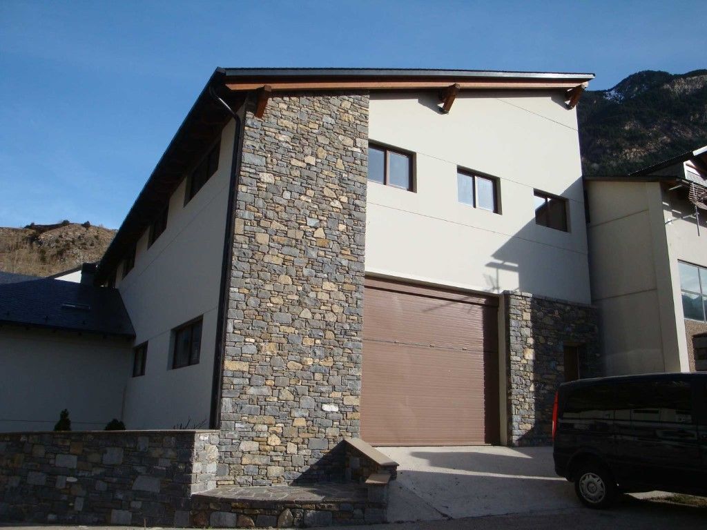 Exterior view of Industrial buildings to rent in Benasque