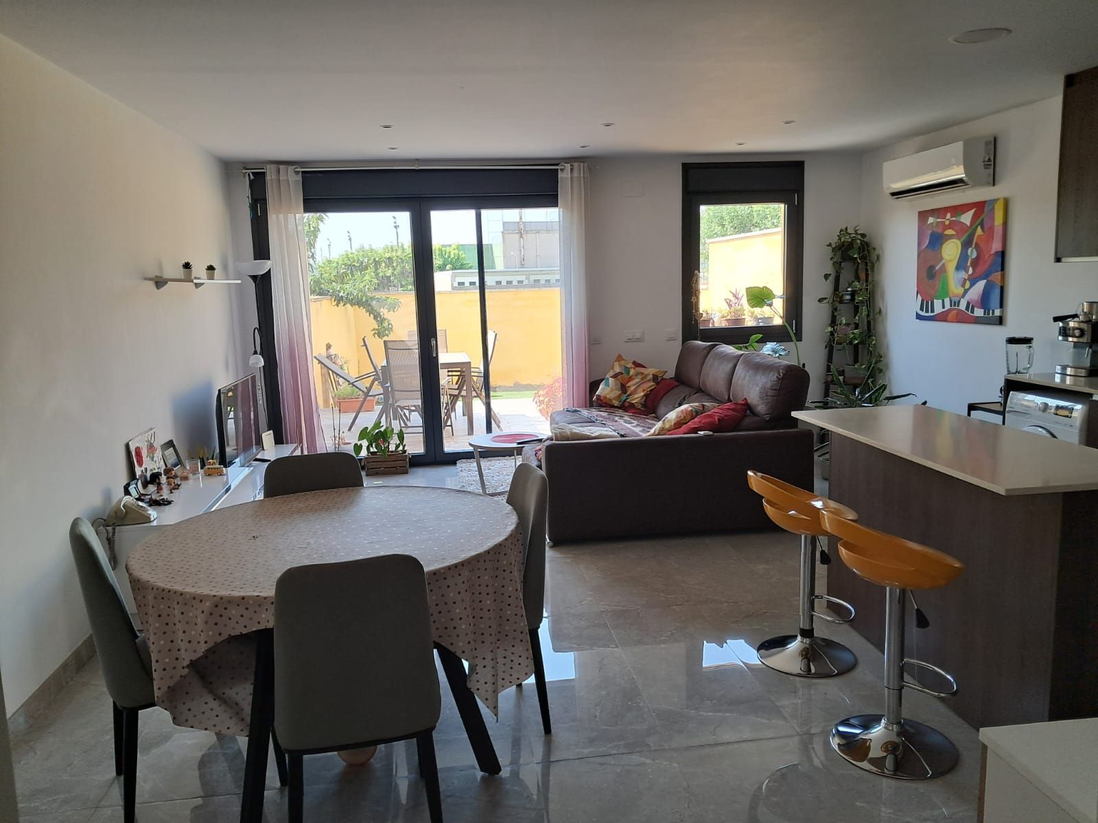 Sala d'estar de Casa adosada en venda en El Poal amb Aire condicionat, Calefacció i Jardí privat