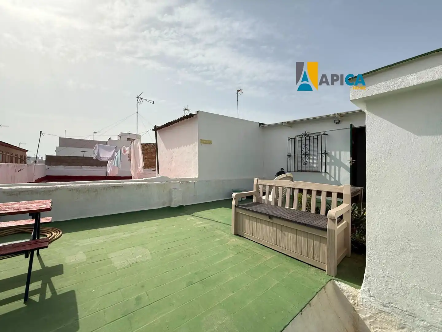 Vista exterior de Casa o xalet en venda en Chiclana de la Frontera amb Aire condicionat i Terrassa