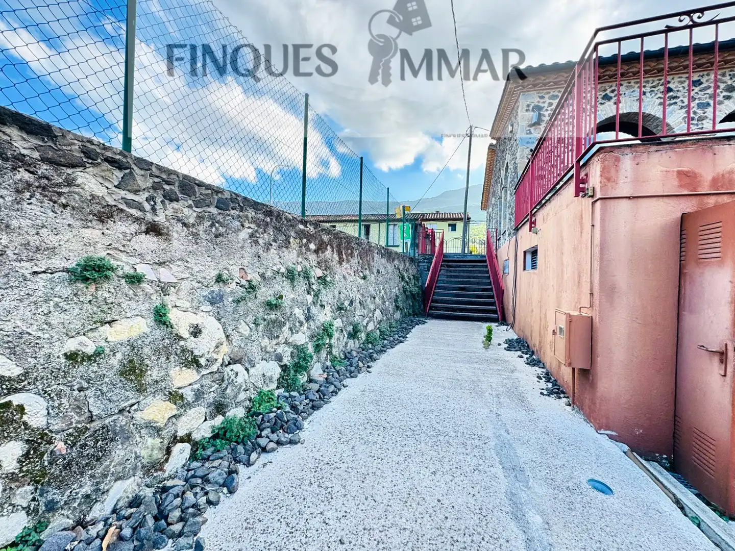 Vista exterior de Casa o chalet en venta en Les Planes d'Hostoles con Jardín privado, Terraza y Balcón