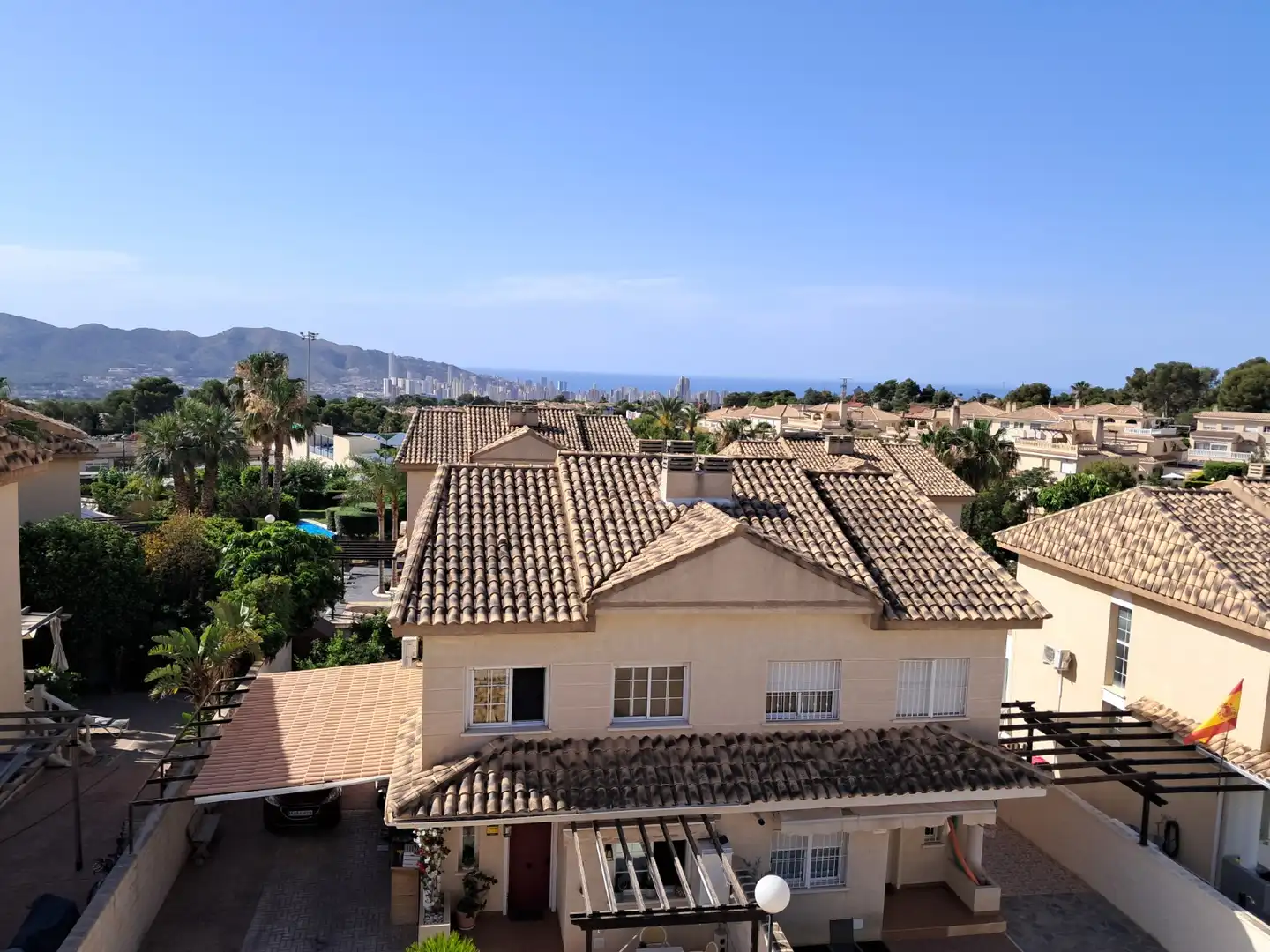 Vista exterior de Casa adosada en venda en La Nucia amb Aire condicionat, Calefacció i Jardí privat