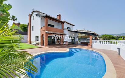 Vista exterior de Casa o xalet en venda en Premià de Dalt amb Aire condicionat, Calefacció i Jardí privat