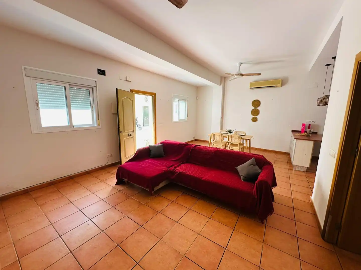 Sala d'estar de Casa adosada en venda en Málaga amb Terrassa i Alarma