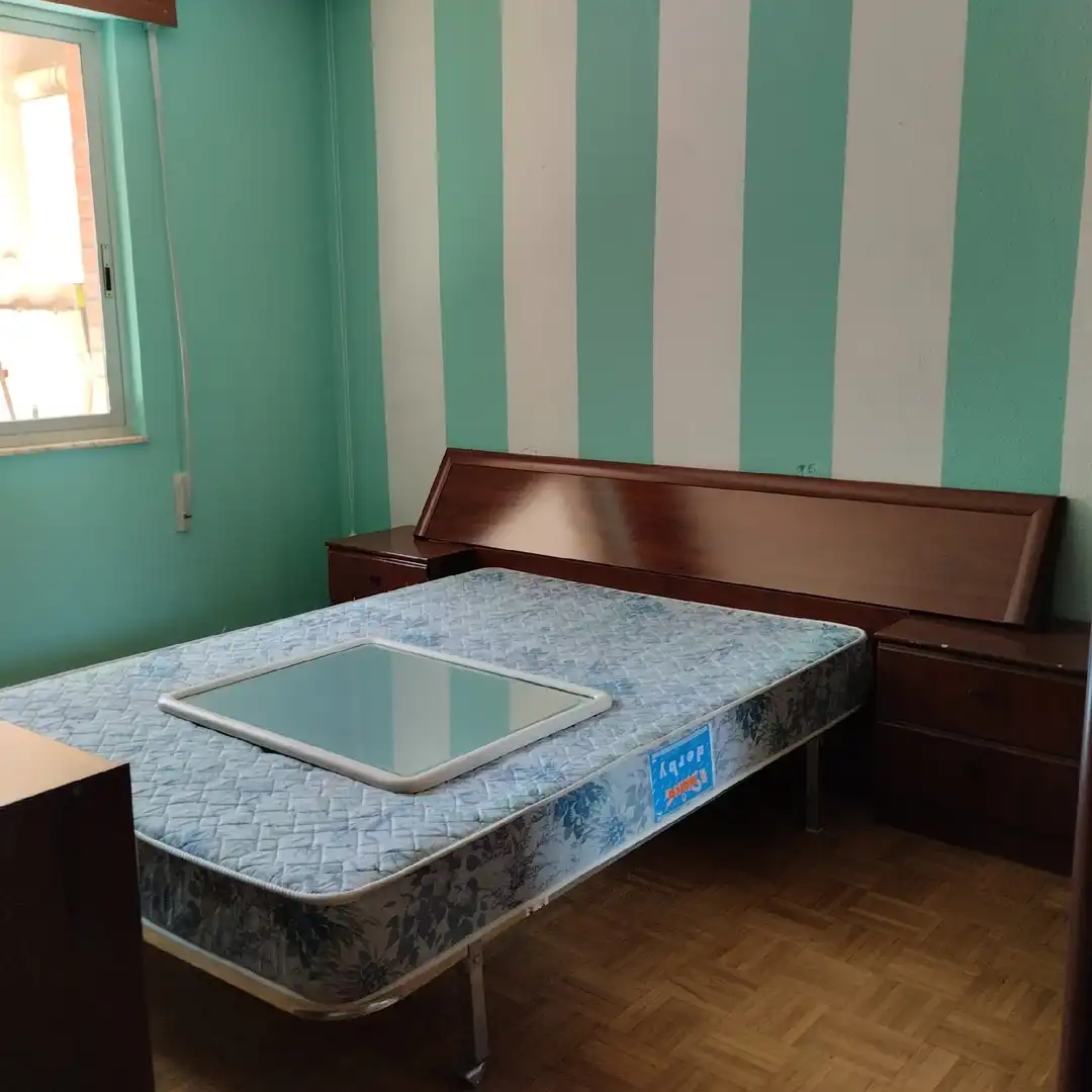 Habitación de Piso en venta en La Bañeza  con Calefacción y Amueblado