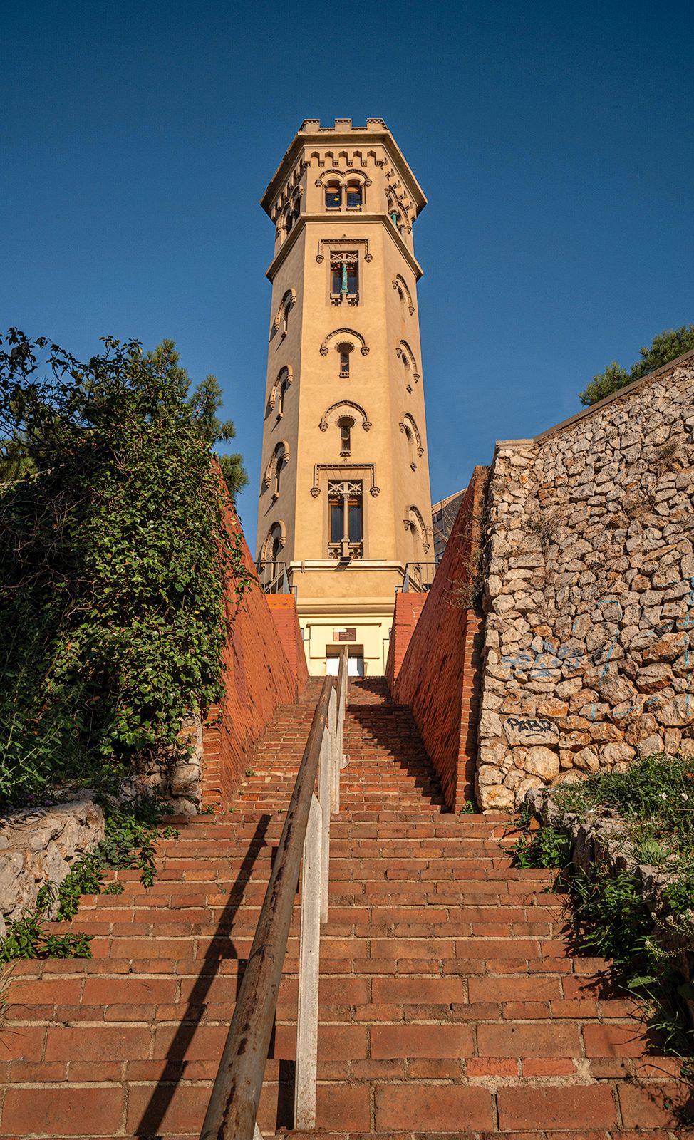 Vista exterior de Planta baja en venta en Cornellà de Llobregat