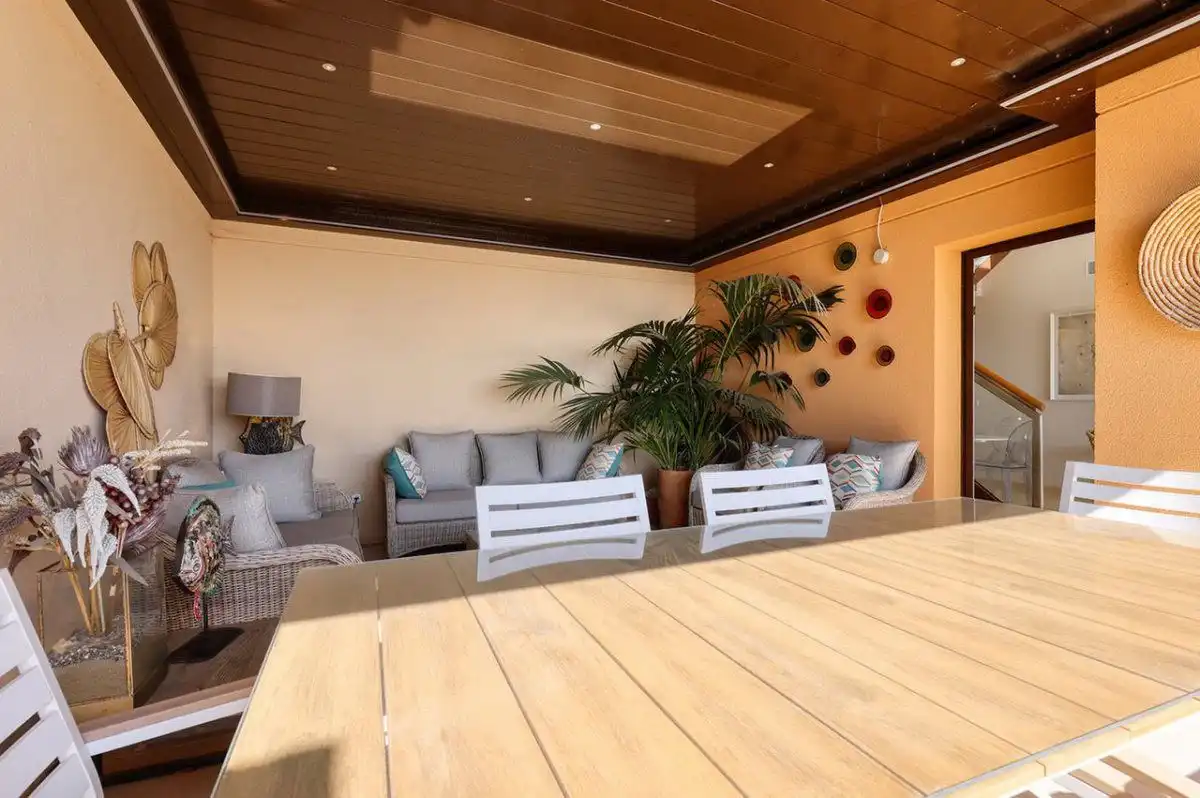 Terrasse von Wohnungen zur Miete in Sotogrande mit Klimaanlage, Heizung und Terrasse
