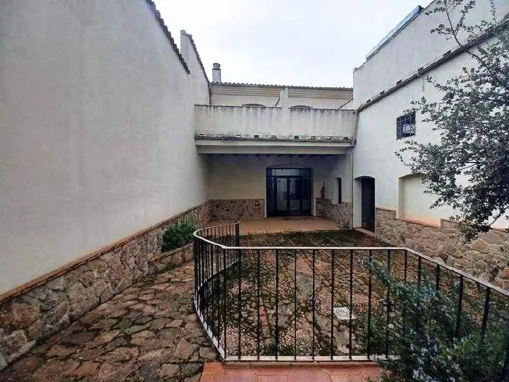 Vista exterior de Edificio en venta en Sorihuela del Guadalimar