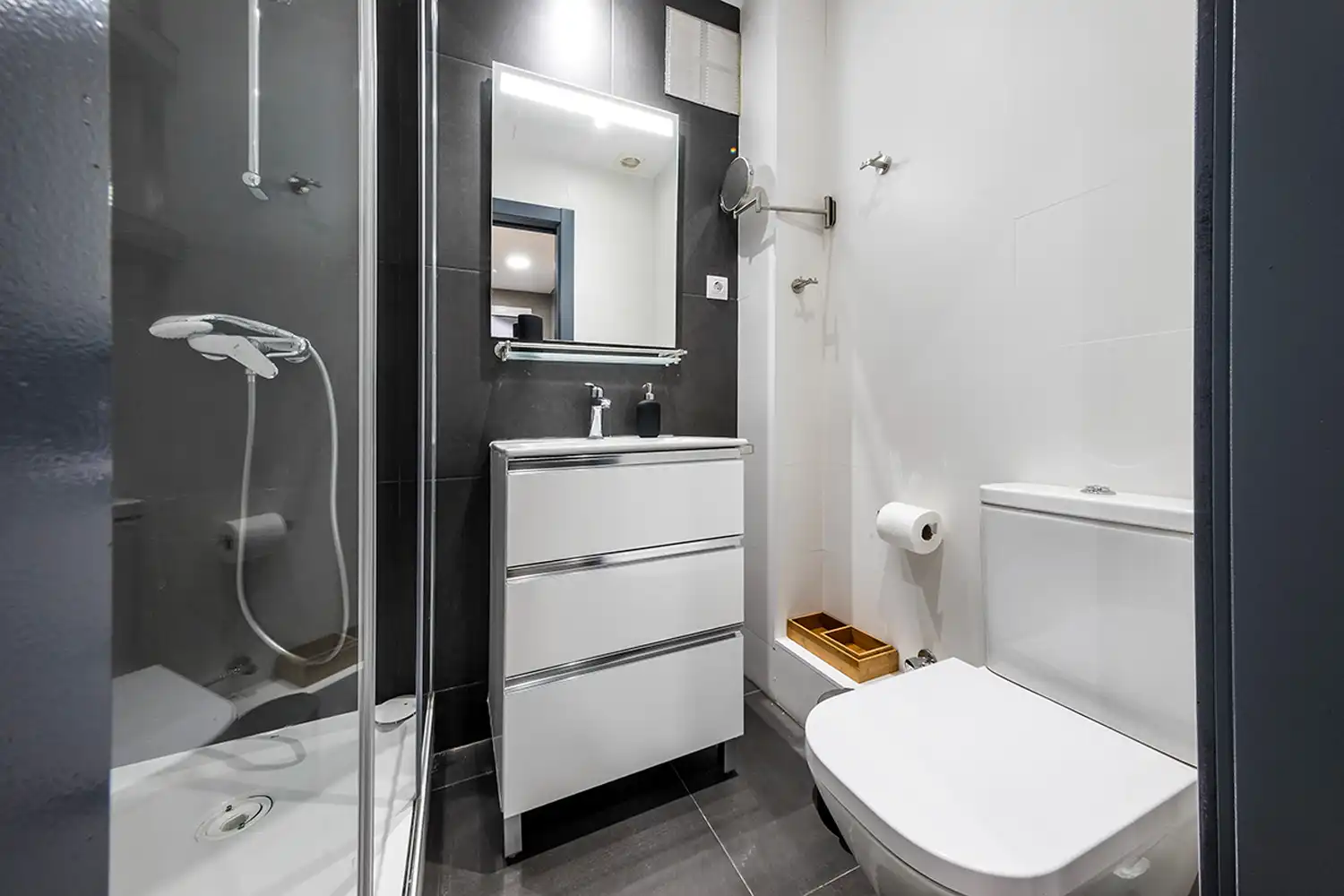 Baño de Piso de alquiler en Barcelona con Aire acondicionado, Calefacción y Parquet