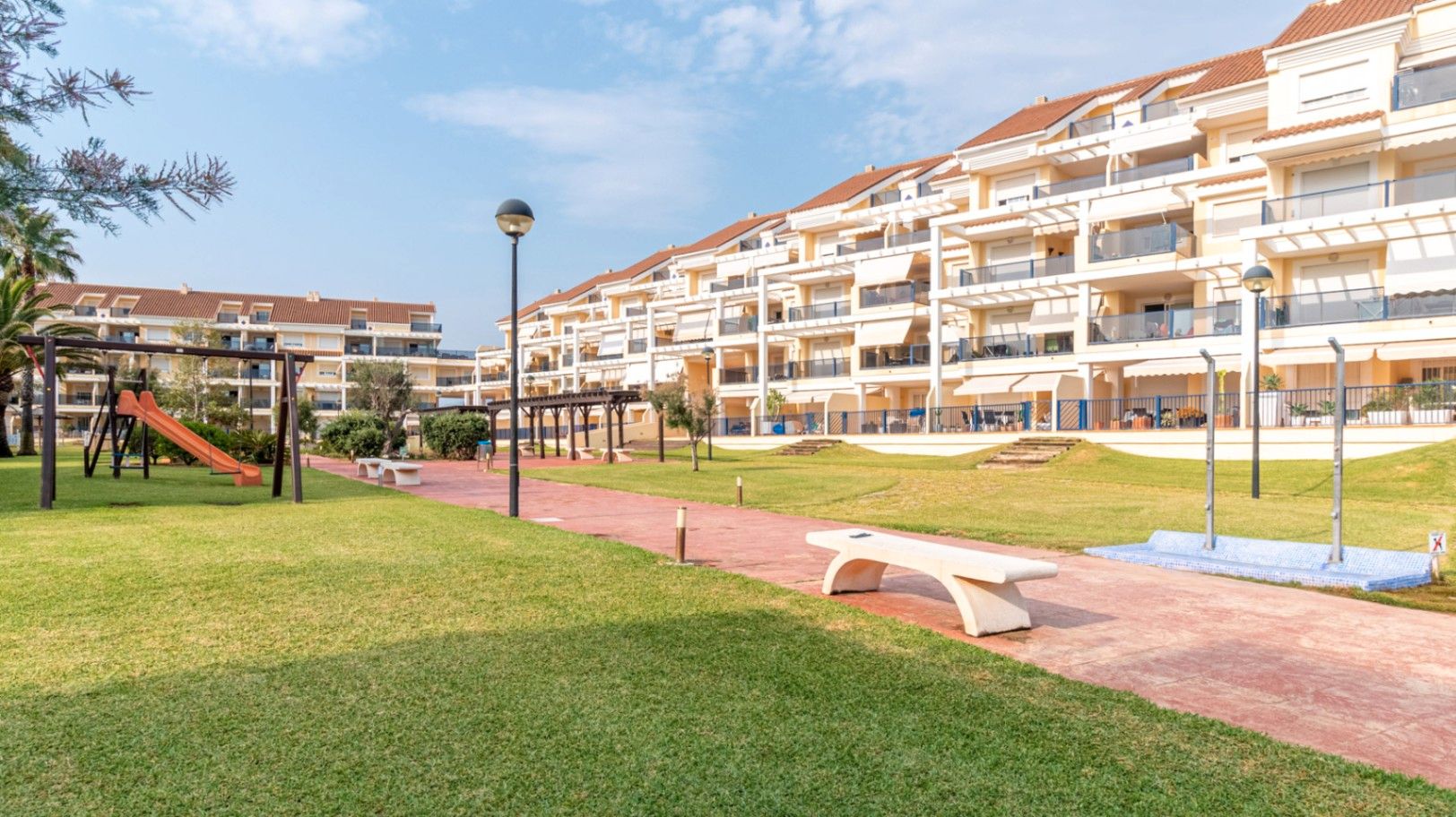Vista exterior de Apartament en venda en Dénia amb Aire condicionat, Calefacció i Jardí privat