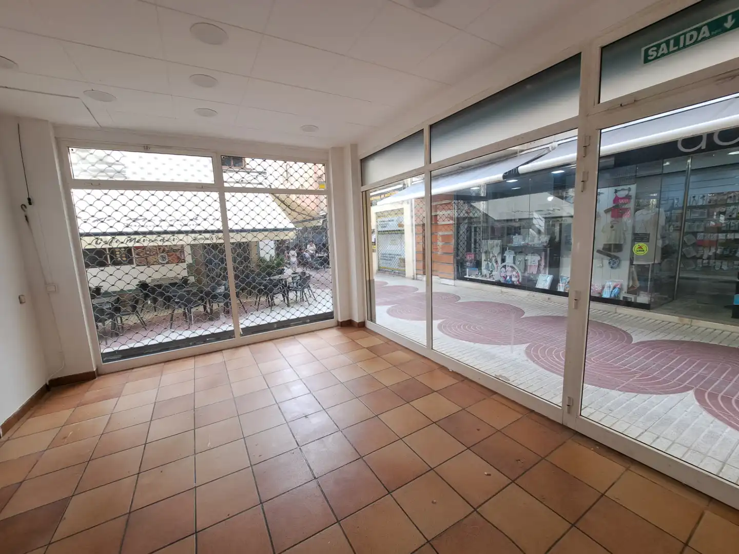 Commercial properties for rent in Blanes  with Air Conditioner and Heating