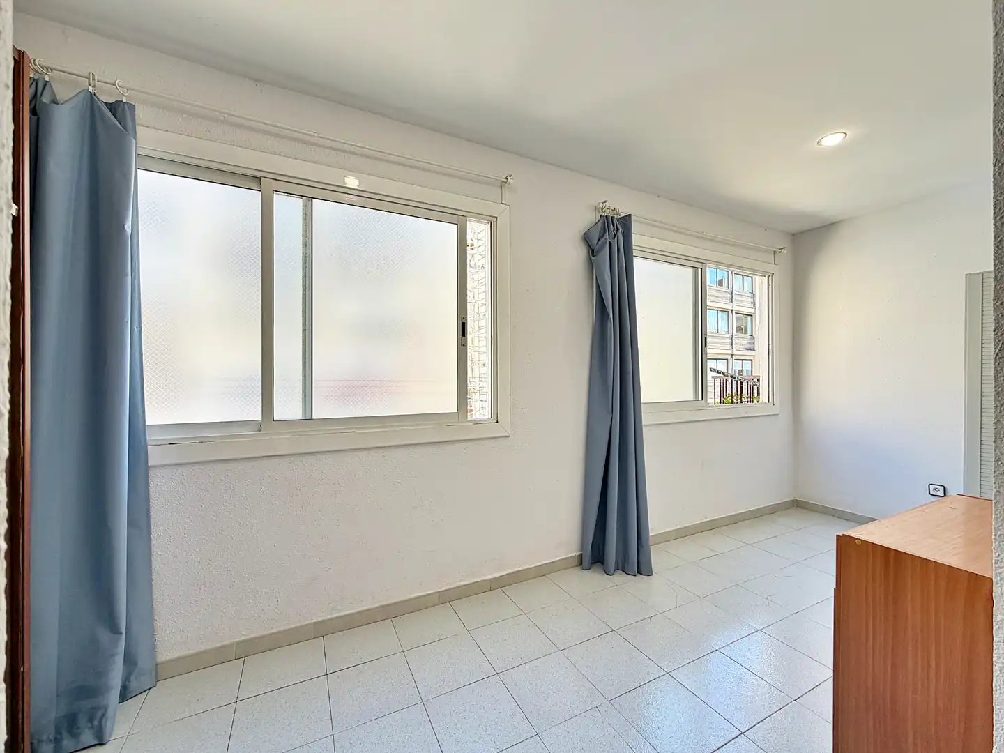Bedroom of Flat for sale in Barcelona  with Air Conditioner and Balcony