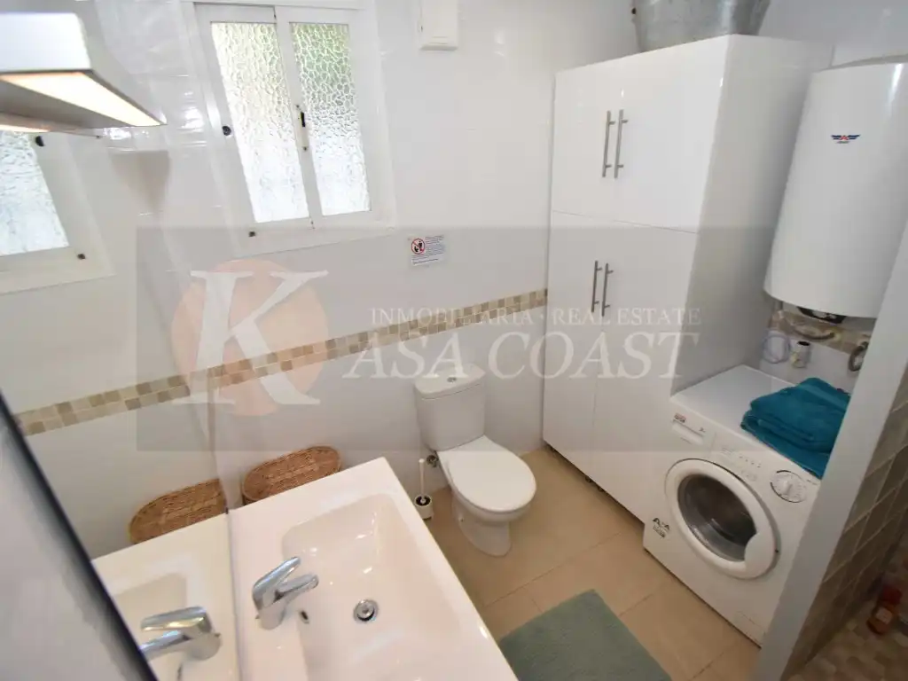 Bany de Pis en venda en Fuengirola amb Aire condicionat, Jardí privat i Piscina comunitària