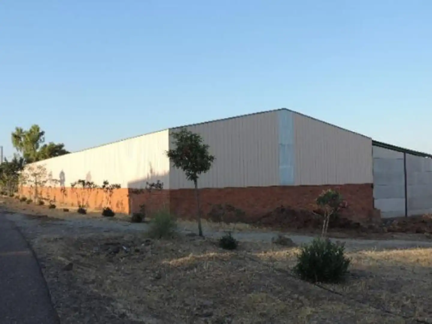 Außenansicht von Fabrikhallen zum Verkauf in Sancti-Spíritus (Badajoz)