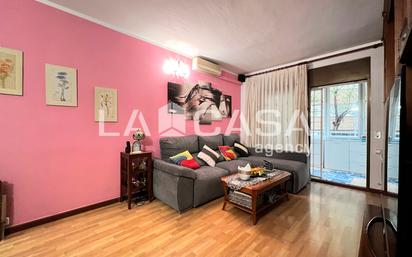 Living room of Flat for sale in  Barcelona Capital  with Heating and Balcony