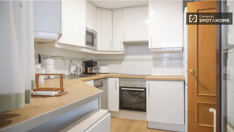 Kitchen of Flat for rent in Madrid  with Air Conditioner, Heating and Furnished