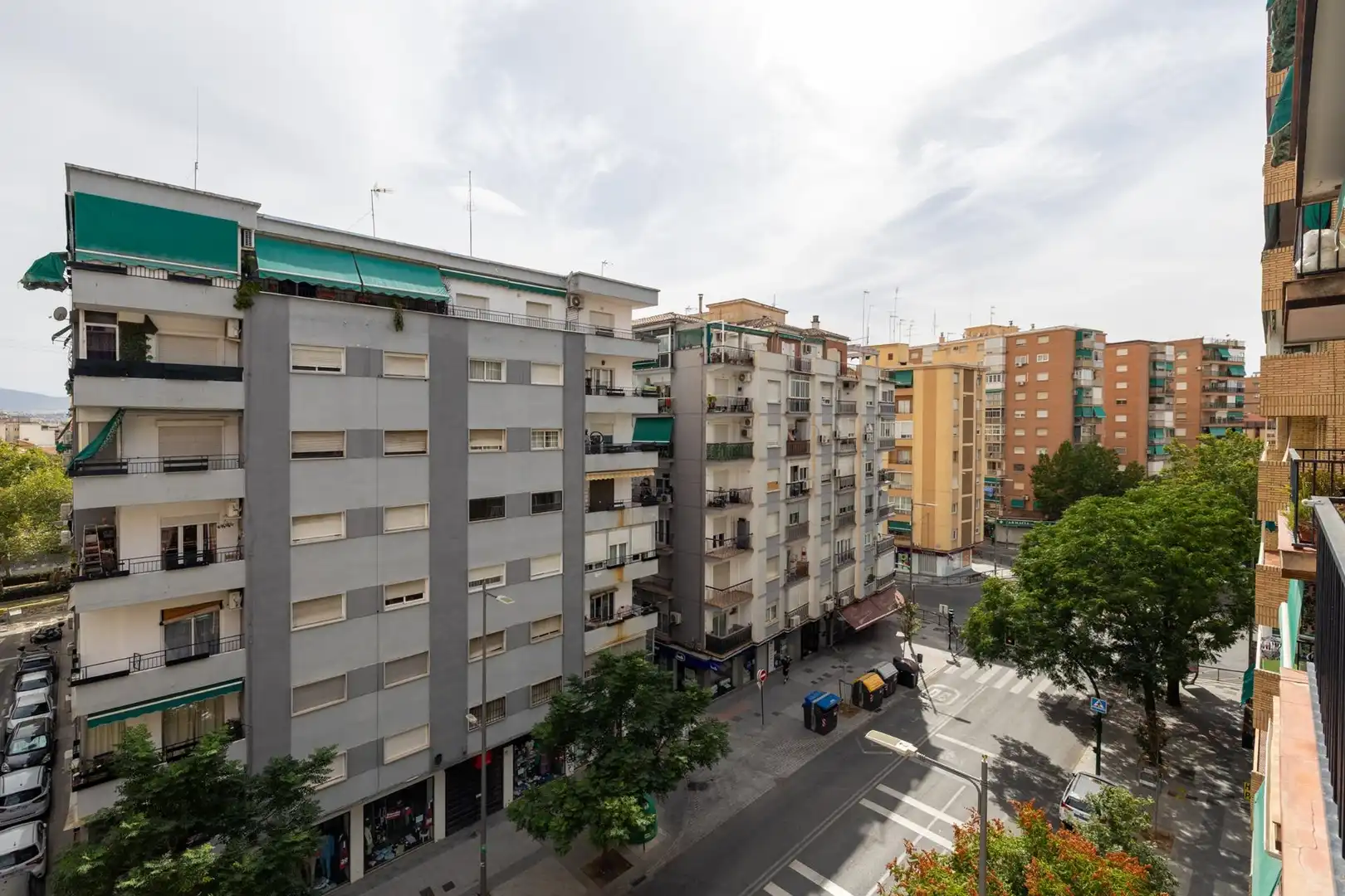 Vista exterior de Piso en venta en Granada con Aire acondicionado, Calefacción y Terraza