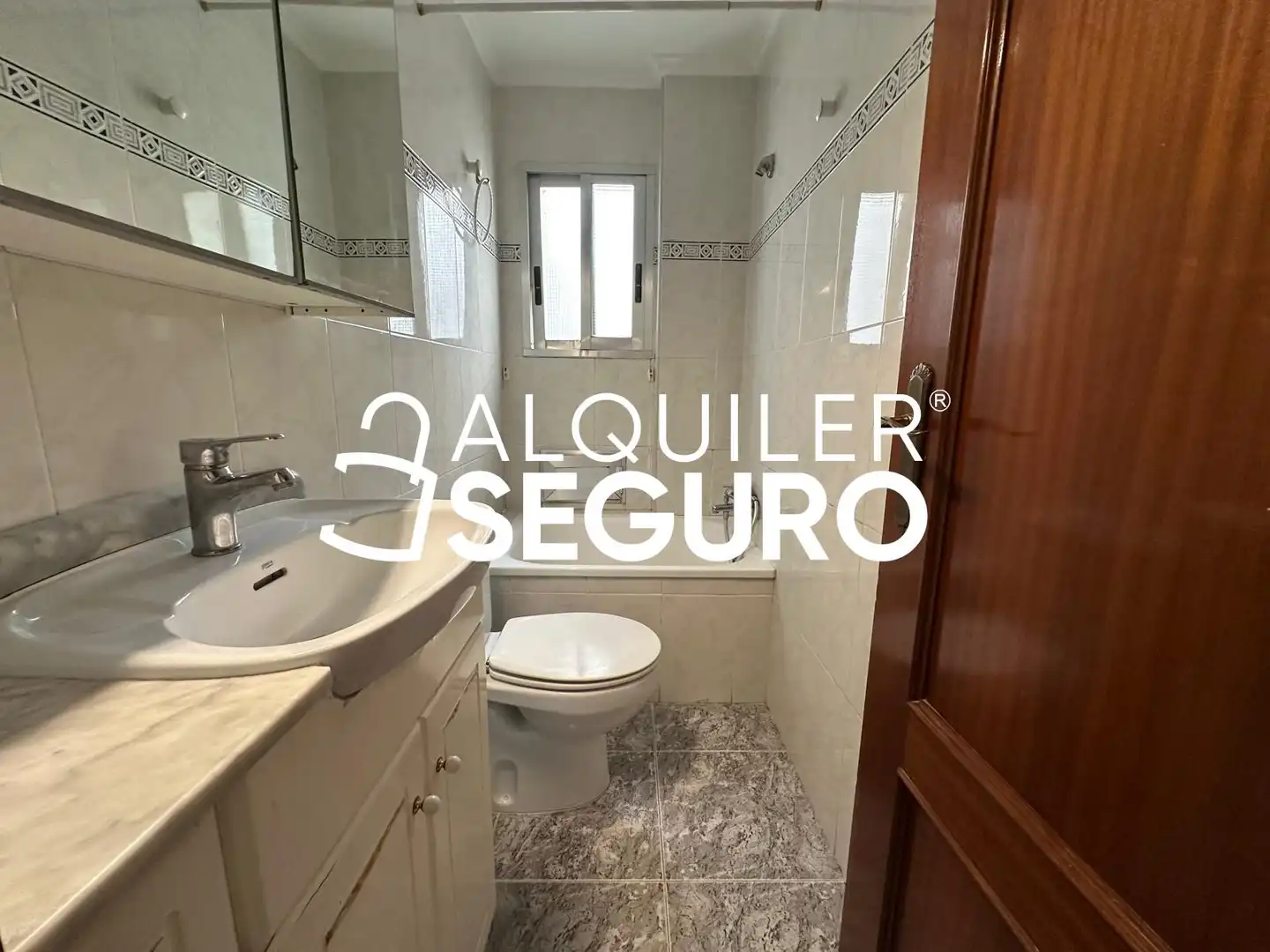 Bathroom of Flat for rent in Mislata  with Air Conditioner, Terrace and Furnished