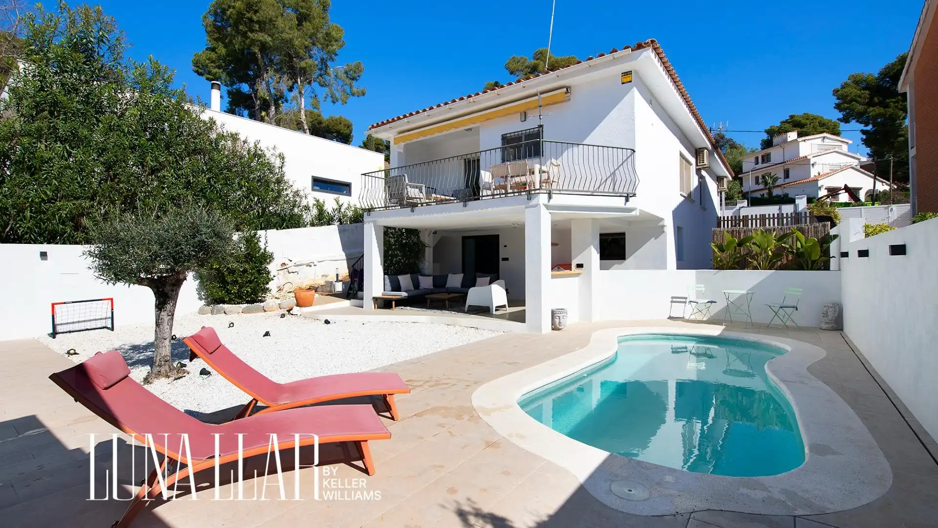Vista exterior de Casa o xalet en venda en Castelldefels amb Aire condicionat, Calefacció i Jardí privat