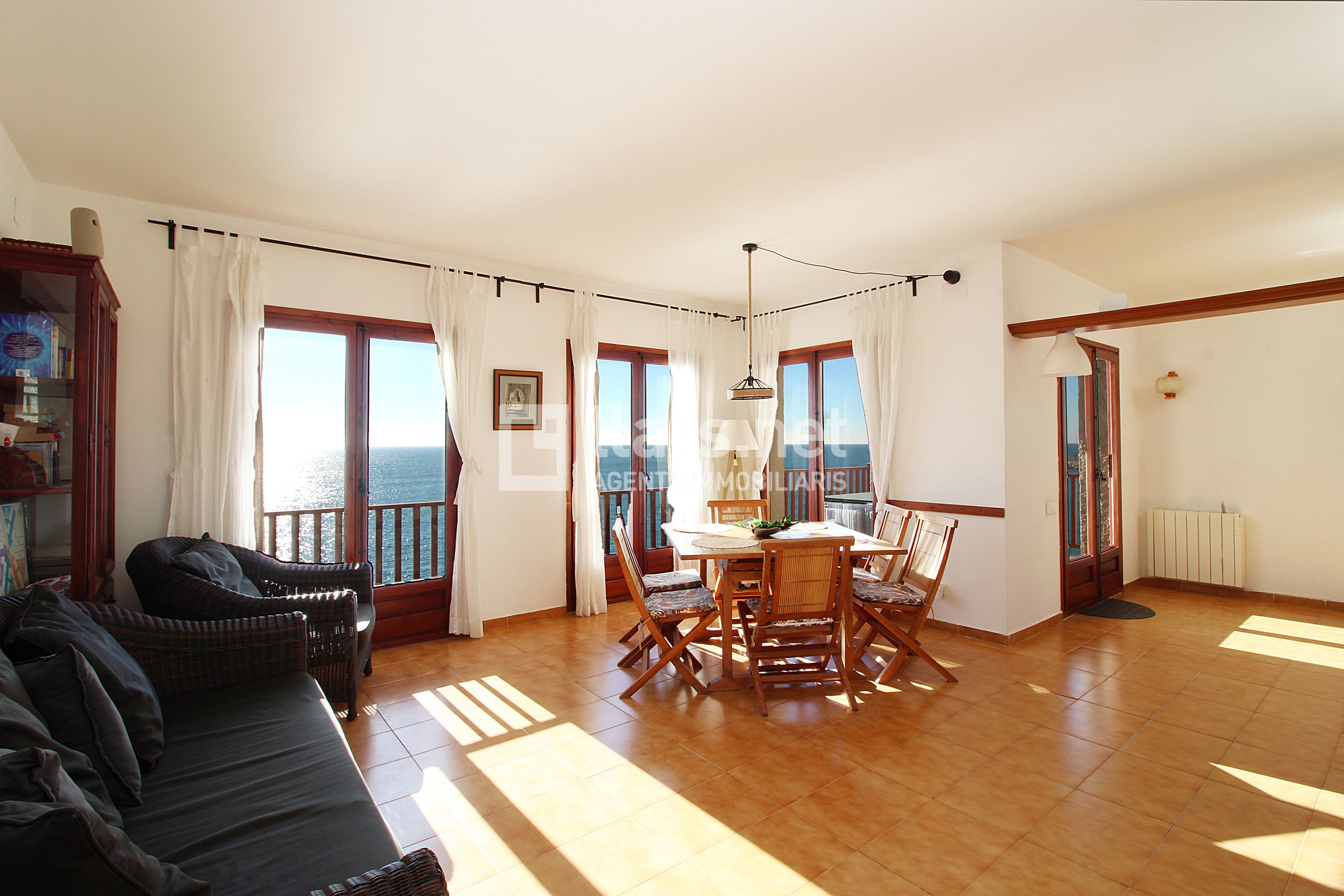 Sala d'estar de Casa o xalet en venda en Sitges amb Calefacció, Terrassa i Piscina comunitària