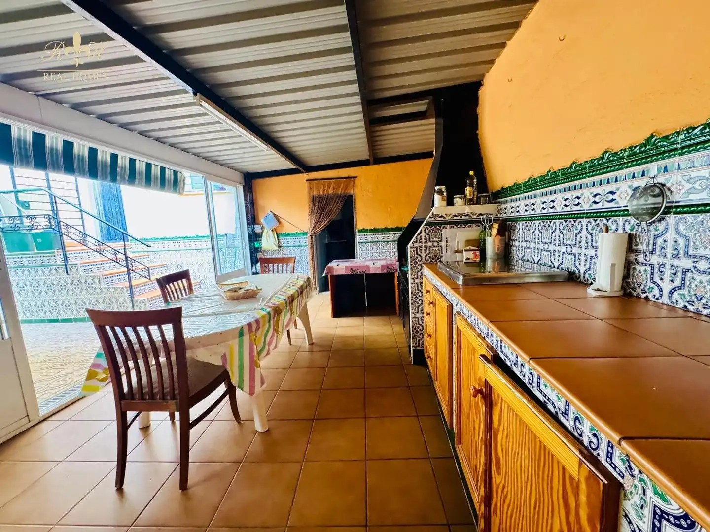 Einfamilien-Reihenhaus zum Verkauf in L'Alfàs del Pi mit Klimaanlage, Terrasse und Schwimmbad