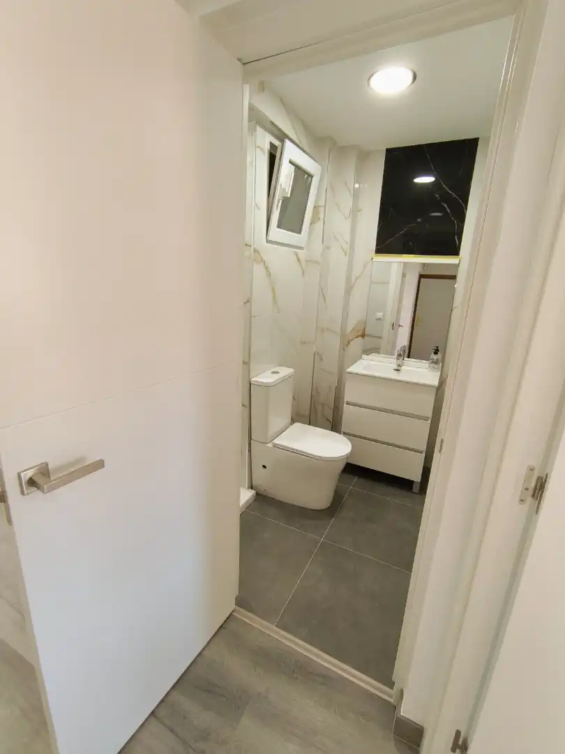 Bathroom of Flat for sale in Palencia  with Air Conditioner, Heating and Parquet flooring