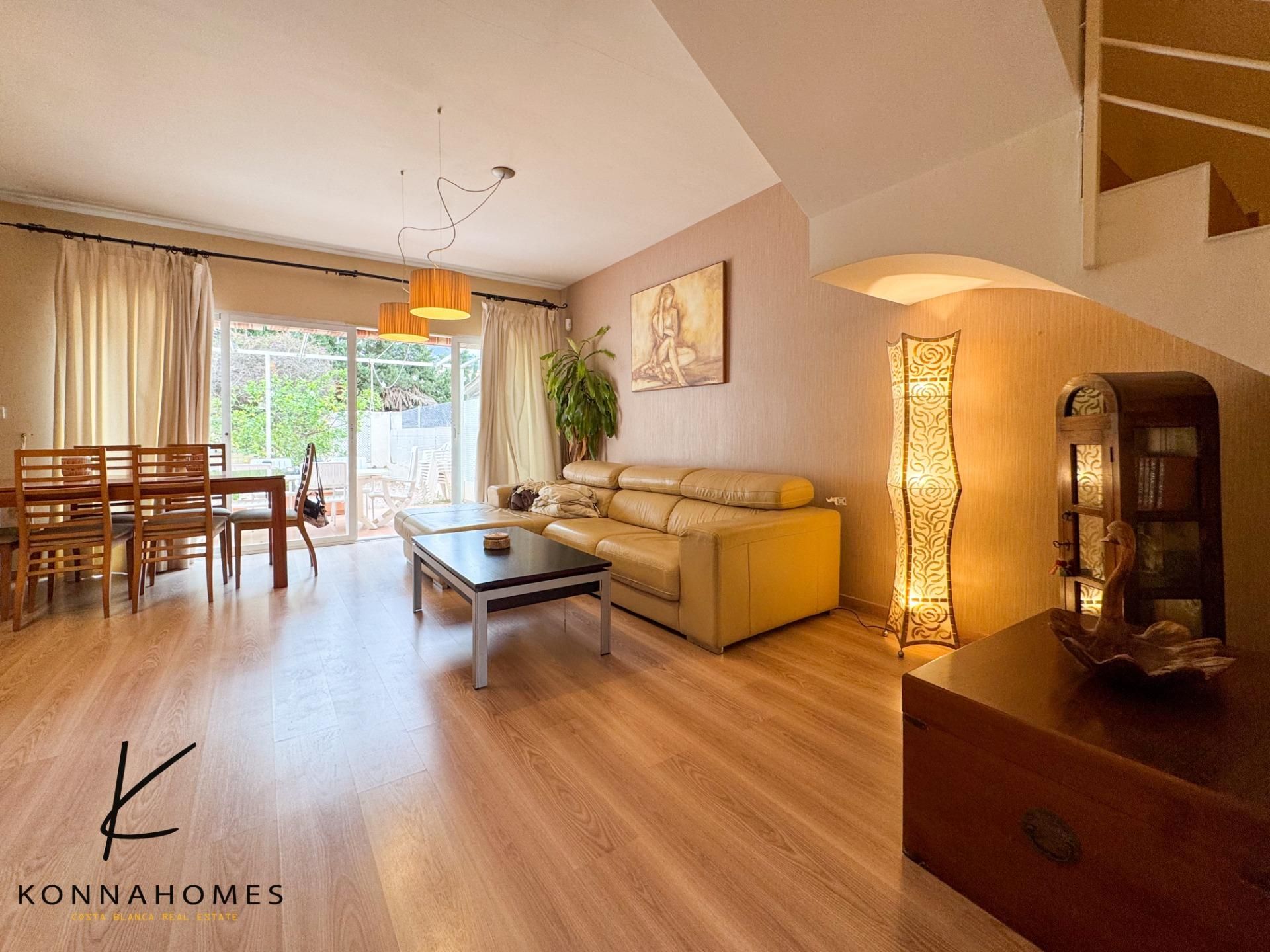 Living room of Single-family semi-detached for sale in L'Alfàs del Pi  with Air Conditioner, Private garden and Terrace