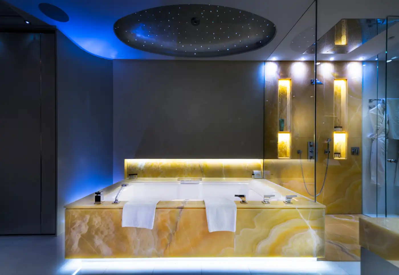 Bany de Apartament en venda en Estepona amb Aire condicionat, Terrassa i Piscina
