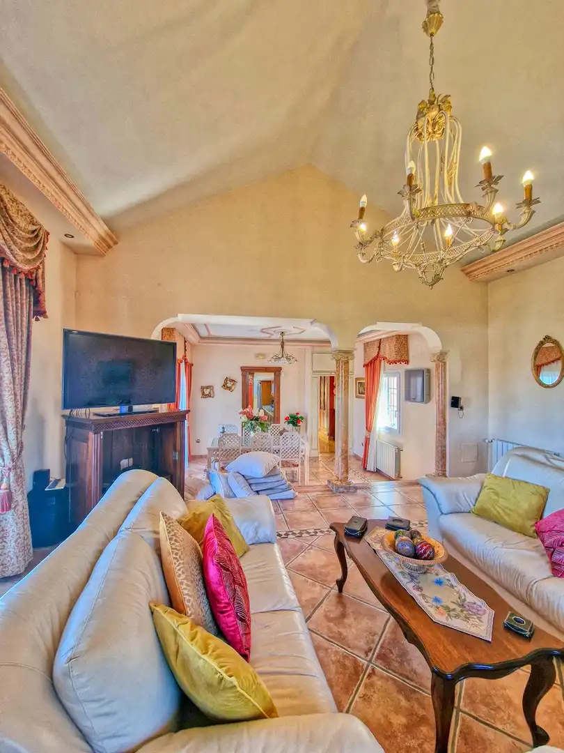 Sala de estar de Casa o chalet en venta en Alhaurín El Grande con Aire acondicionado, Calefacción y Terraza