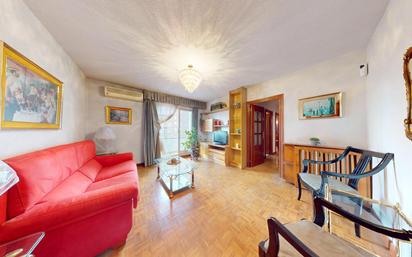 Living room of Flat for sale in  Madrid Capital  with Air Conditioner, Terrace and Balcony