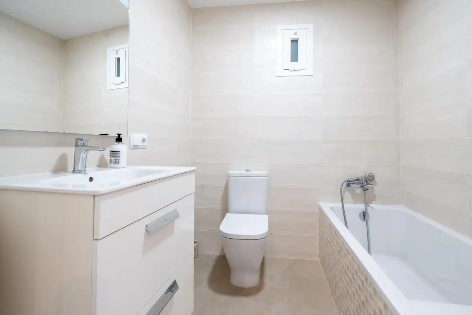 Bathroom of Flat for sale in  Palma de Mallorca  with Air Conditioner, Heating and Parquet flooring
