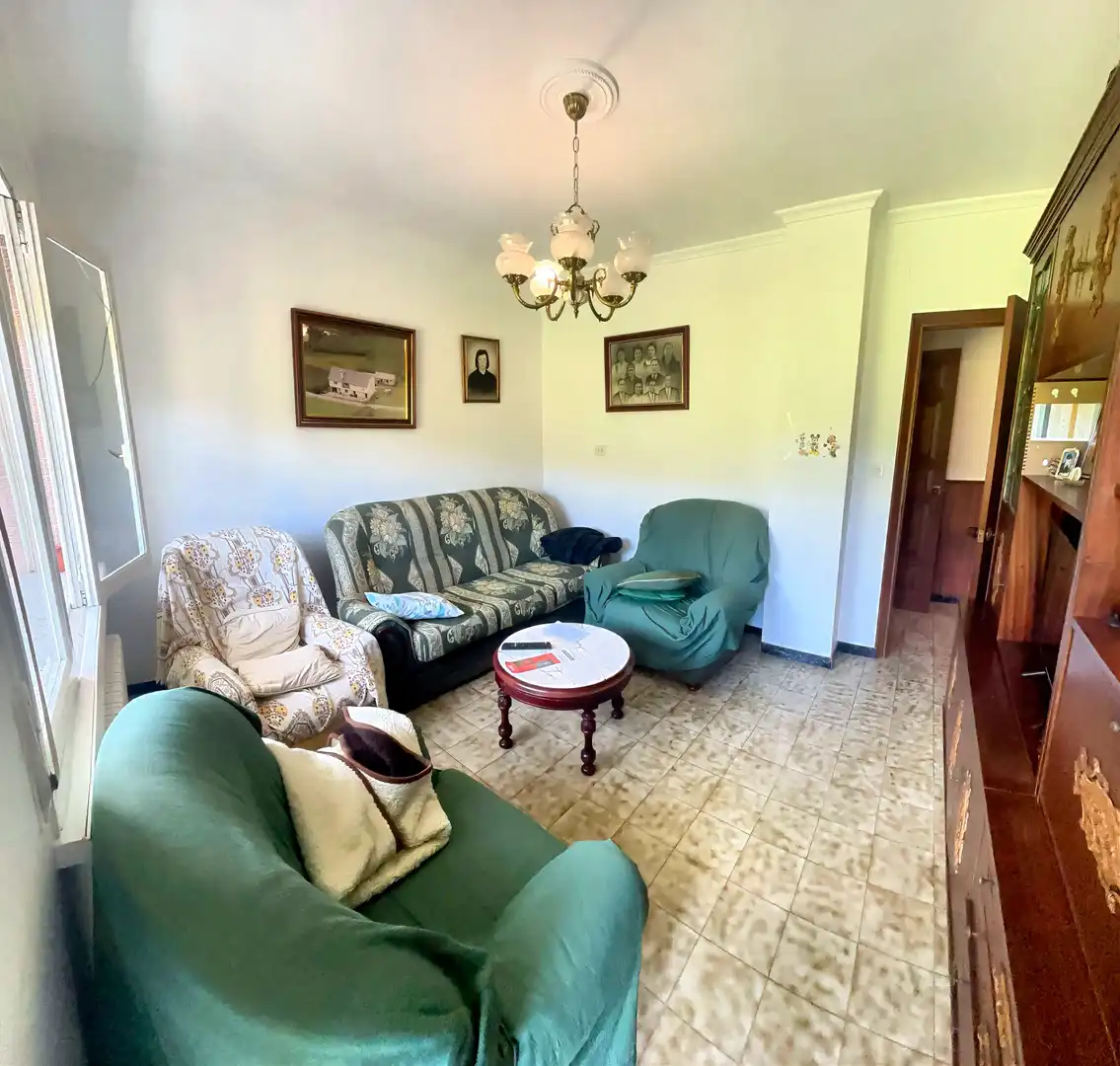 Sala de estar de Casa o chalet en venta en Burela con Calefacción, Jardín privado y Trastero