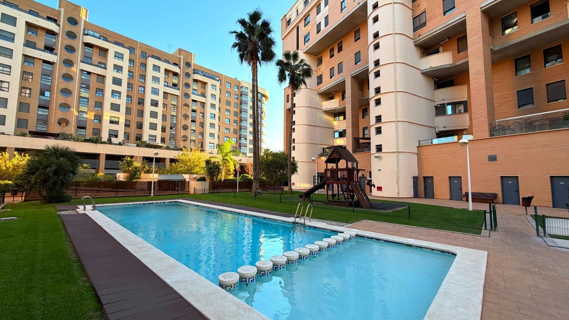 Piscina de Piso en venta en  Valencia Capital con Aire acondicionado, Jardín privado y Terraza