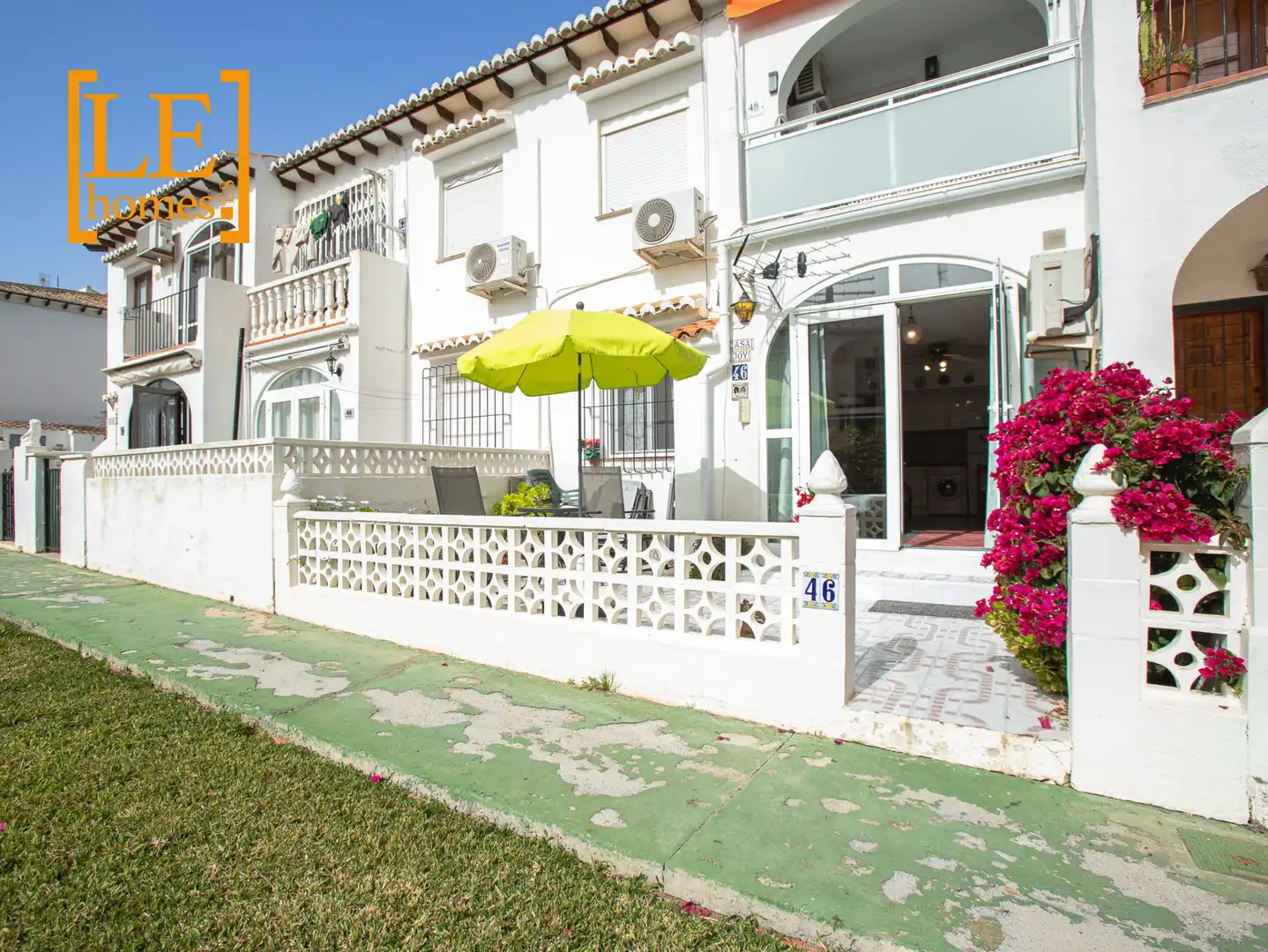 Vista exterior de Planta baja en venta en Torrevieja con Aire acondicionado, Amueblado y Horno