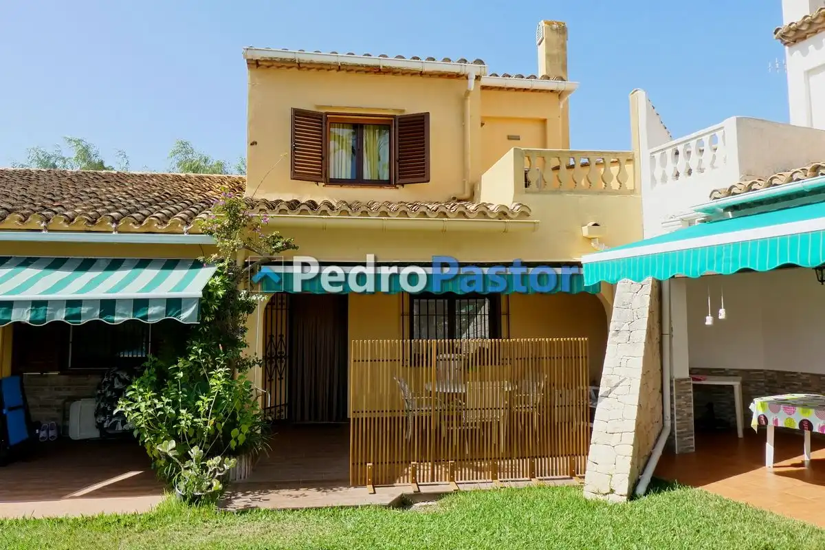 Bungalow con piscina en venta en Las Marinas / Les Marines