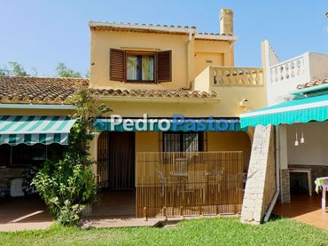 Bungalow with pool for sale in Las Marinas / Les Marines