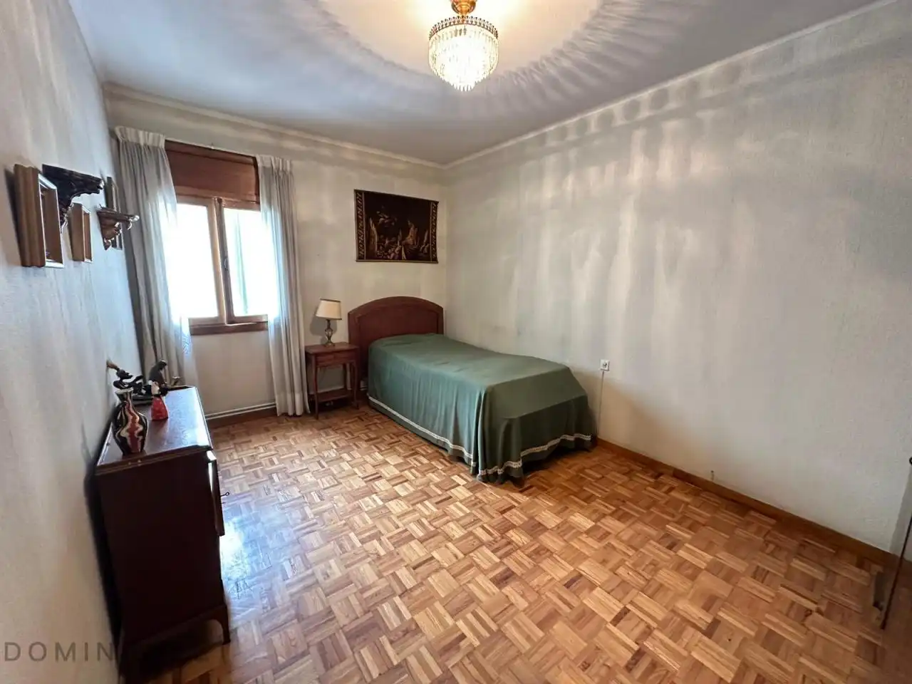 Dormitori de Pis en venda en Vigo  amb Calefacció, Parquet i Terrassa